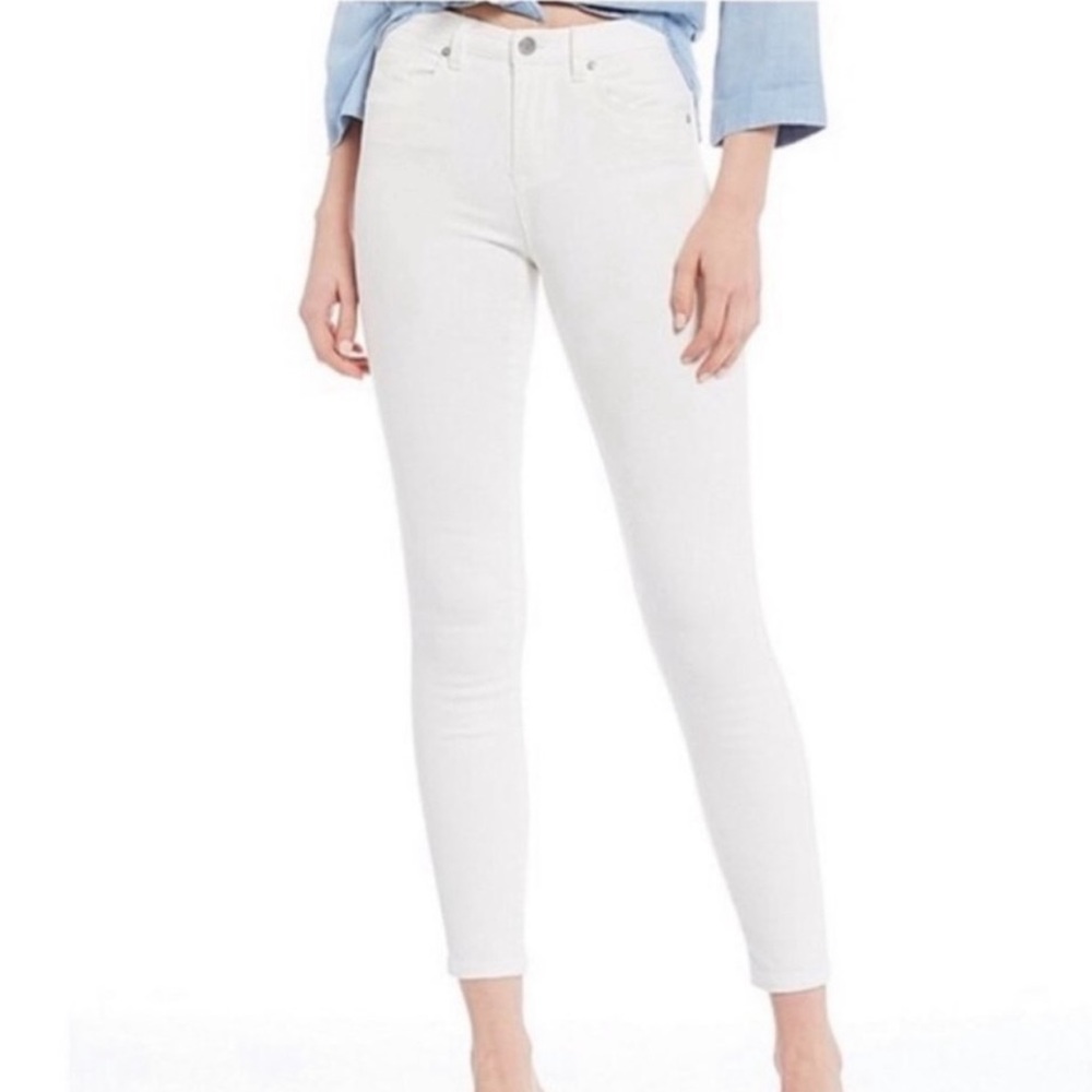 NEW! Chelsea & Violet Vodka Soda Skinny Jeans Soft Stretch MidRise White Size 29